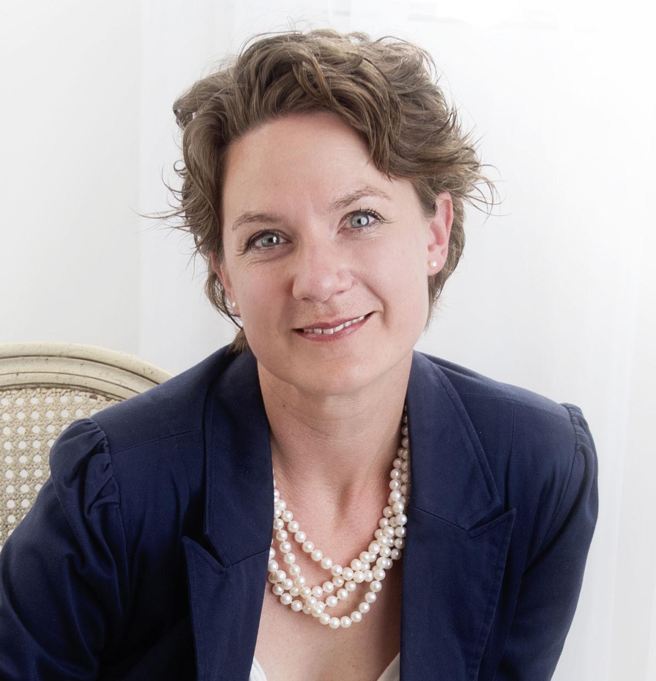 Leslie McConnell Headshot
